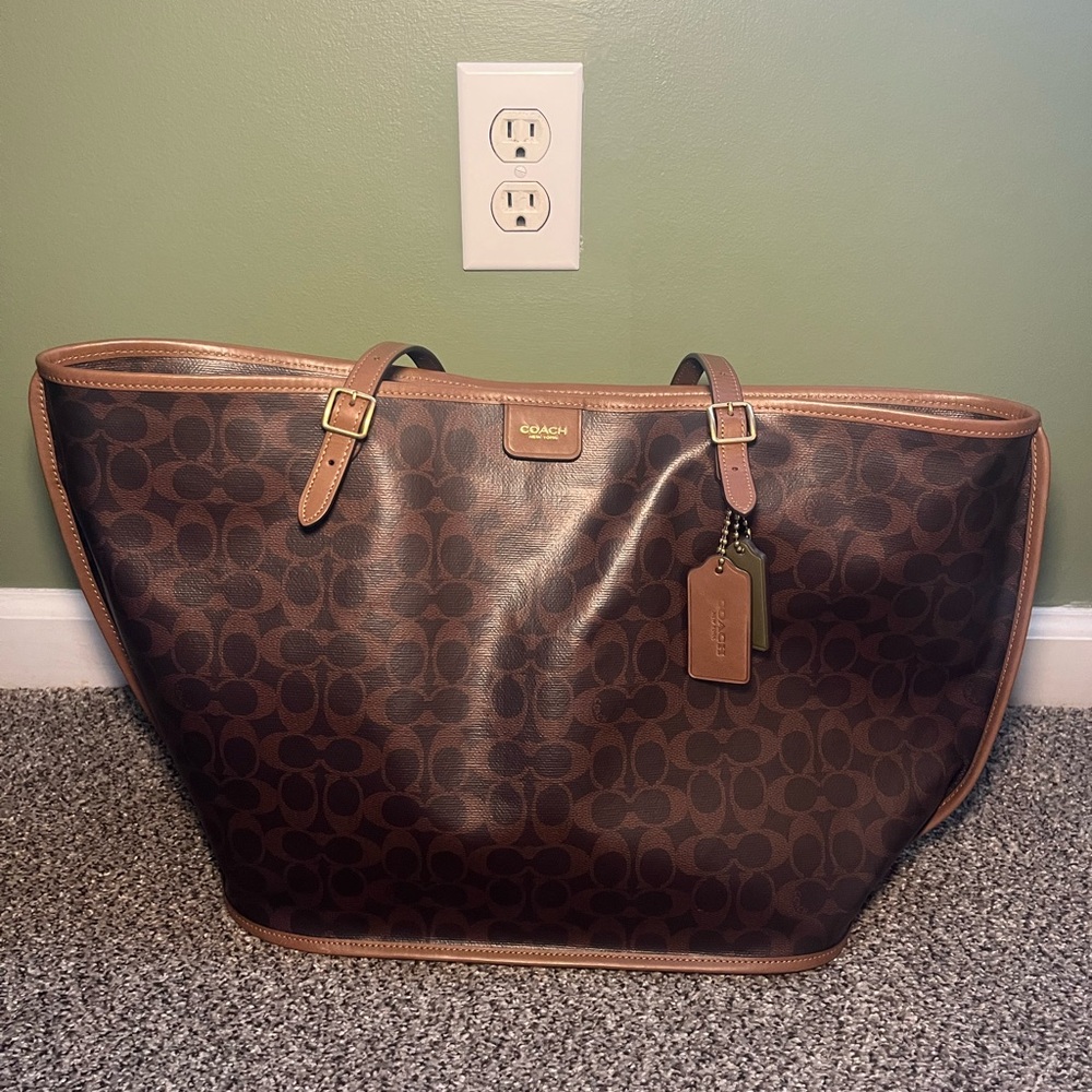 Coach Taxi Tote in Maple